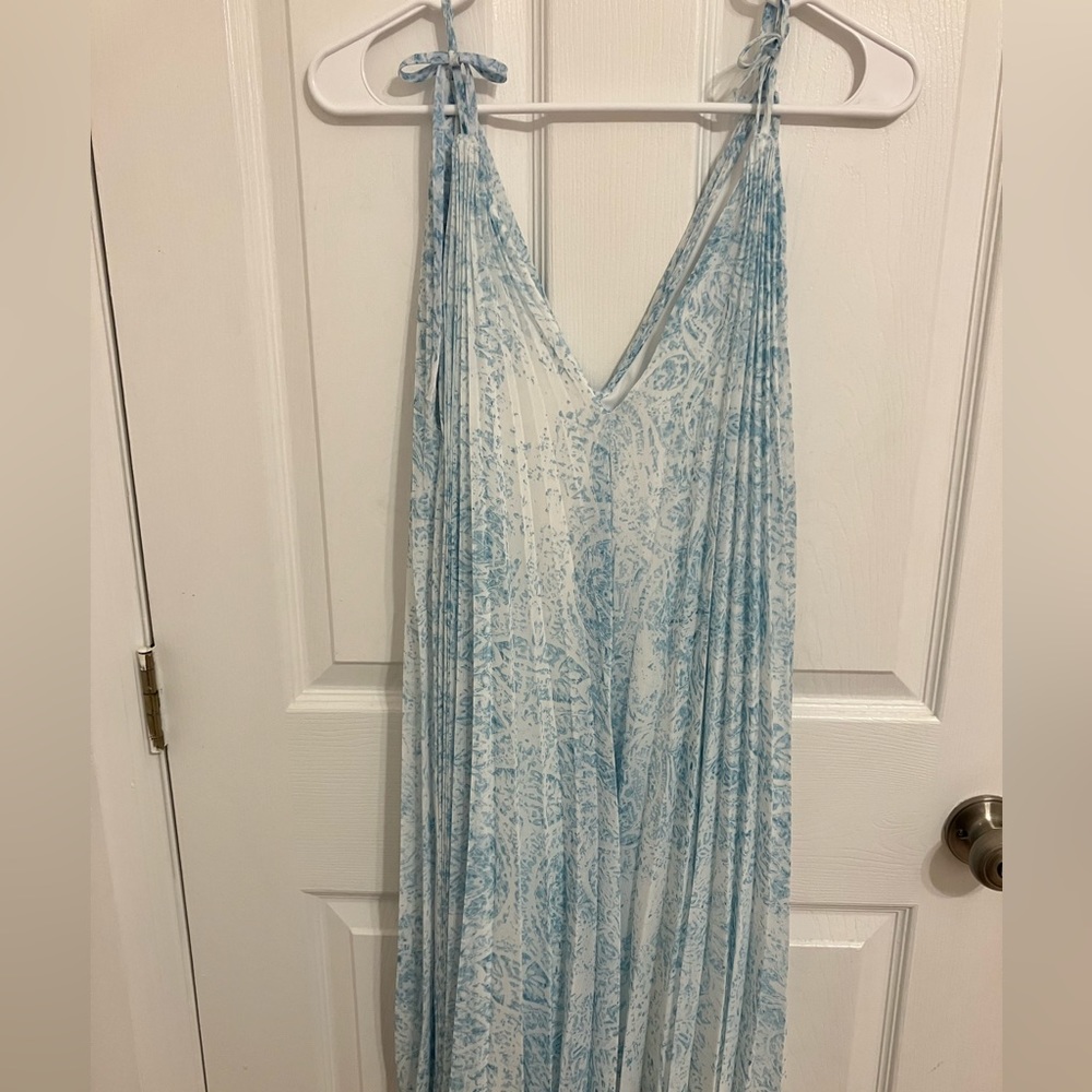 Blue and white loose fitted spring/summer dress